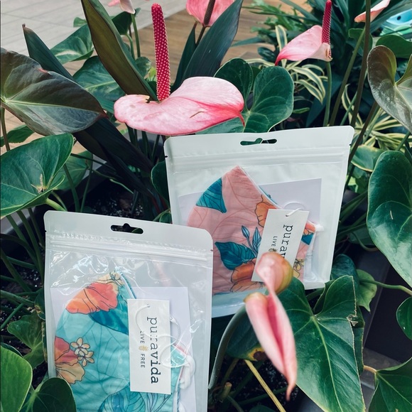 Vera Bradley Pink Tropical 🏝 Mask - Picture 3 of 4